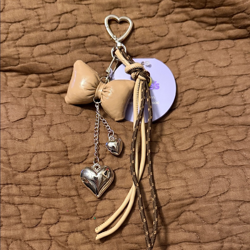 Claire’s Bow & Heart Bag Charm NWT retails $13